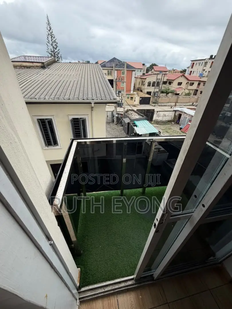 1bdrm Apartment in Alpha Beach Road., Lekki Phase 1 for rent