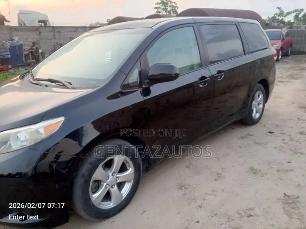 Toyota Sienna LE 7 Passenger 2012 Black