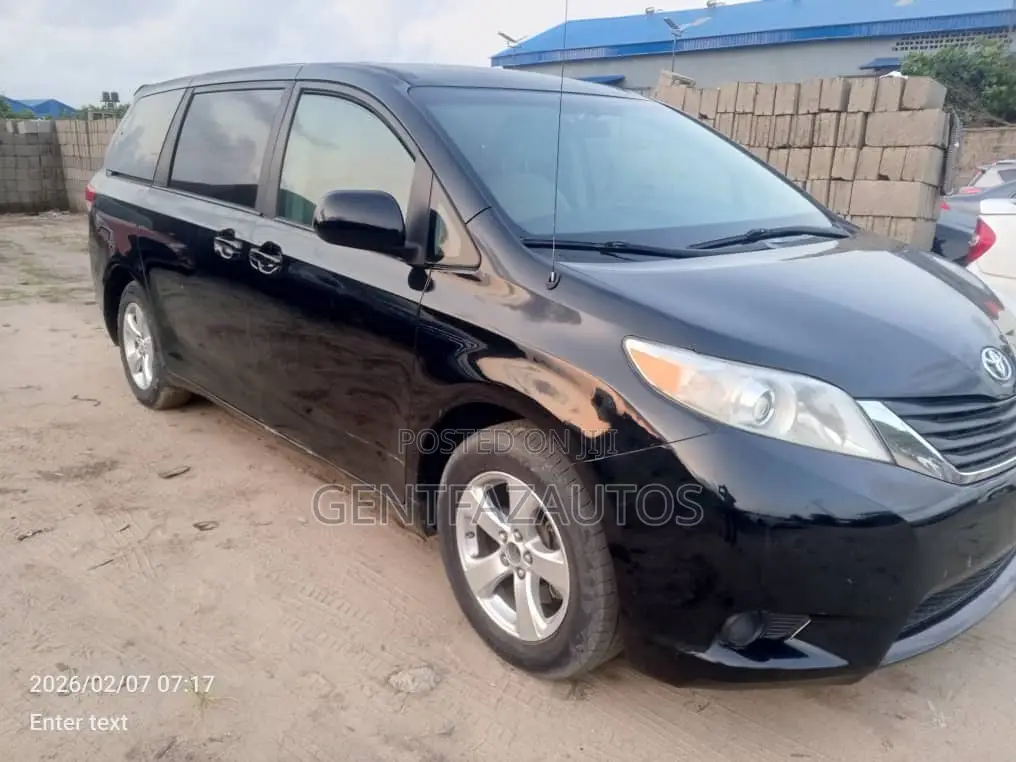 Toyota Sienna LE 7 Passenger 2012 Black
