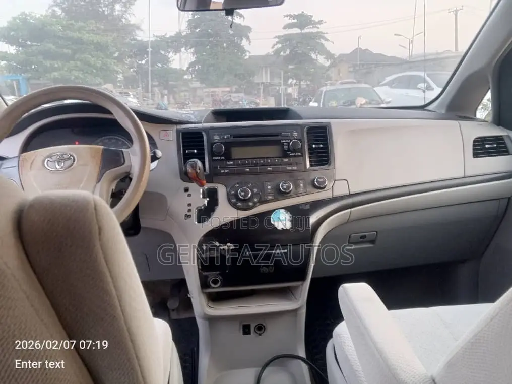 Toyota Sienna LE 7 Passenger 2012 Black