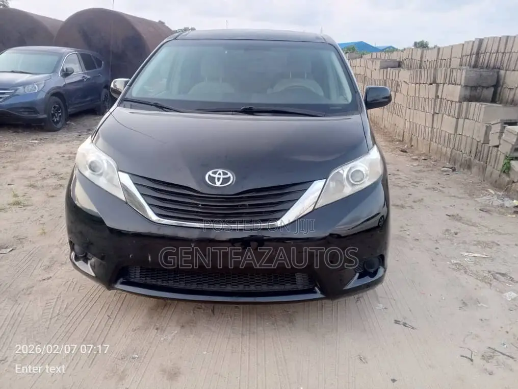 Toyota Sienna LE 7 Passenger 2012 Black