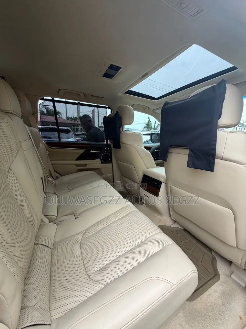 Lexus LX 570 (5 seats) AWD 2017 Gold