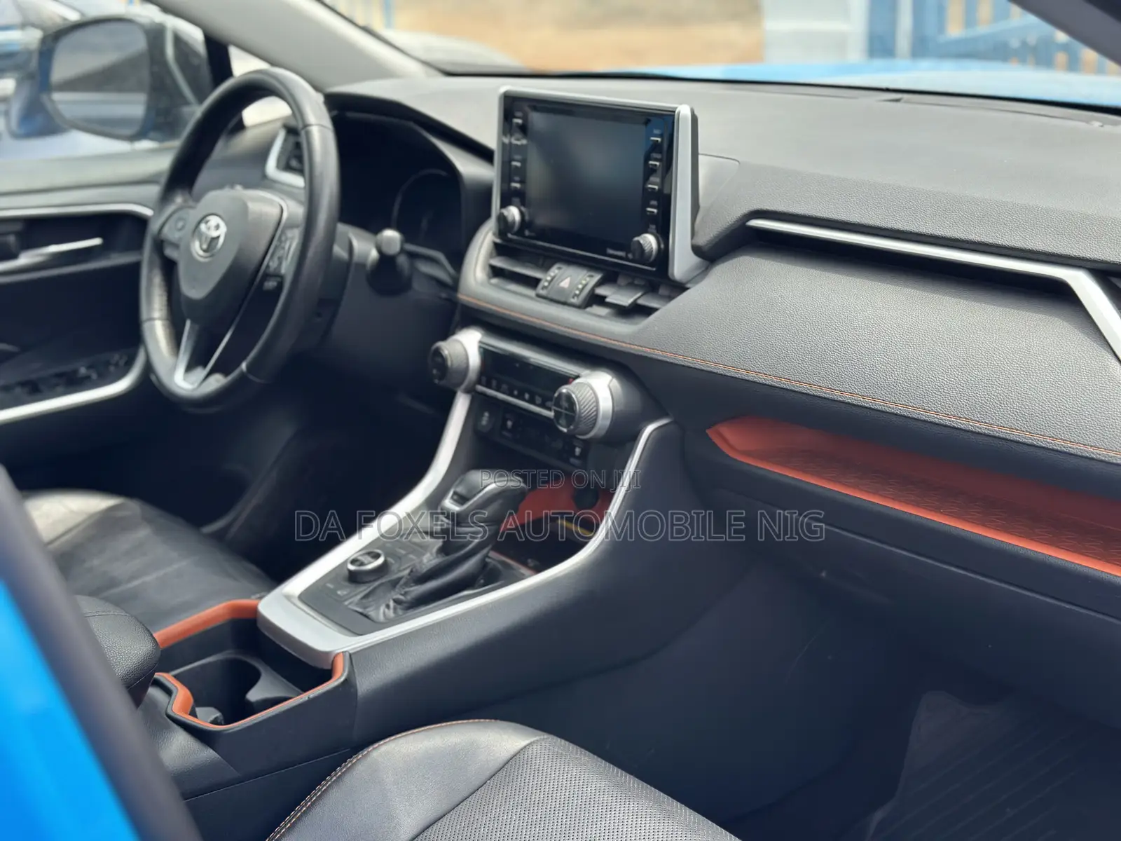 Toyota RAV4 XLE AWD 2019 Blue