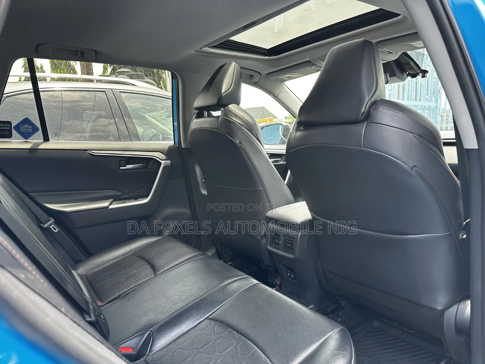 Toyota RAV4 XLE AWD 2019 Blue