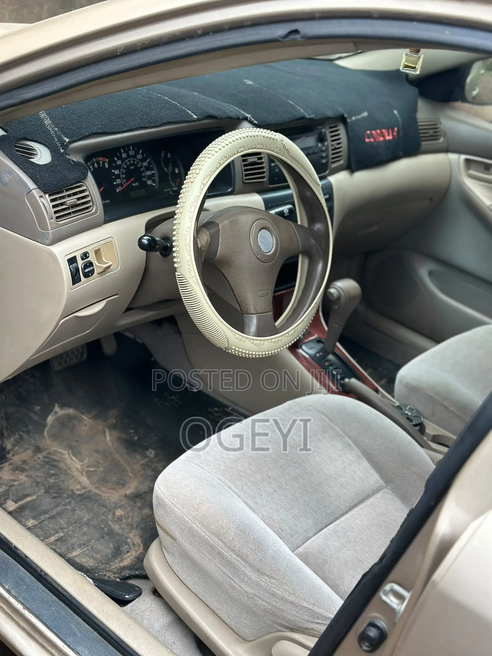 Toyota Corolla LE 2004 Gold