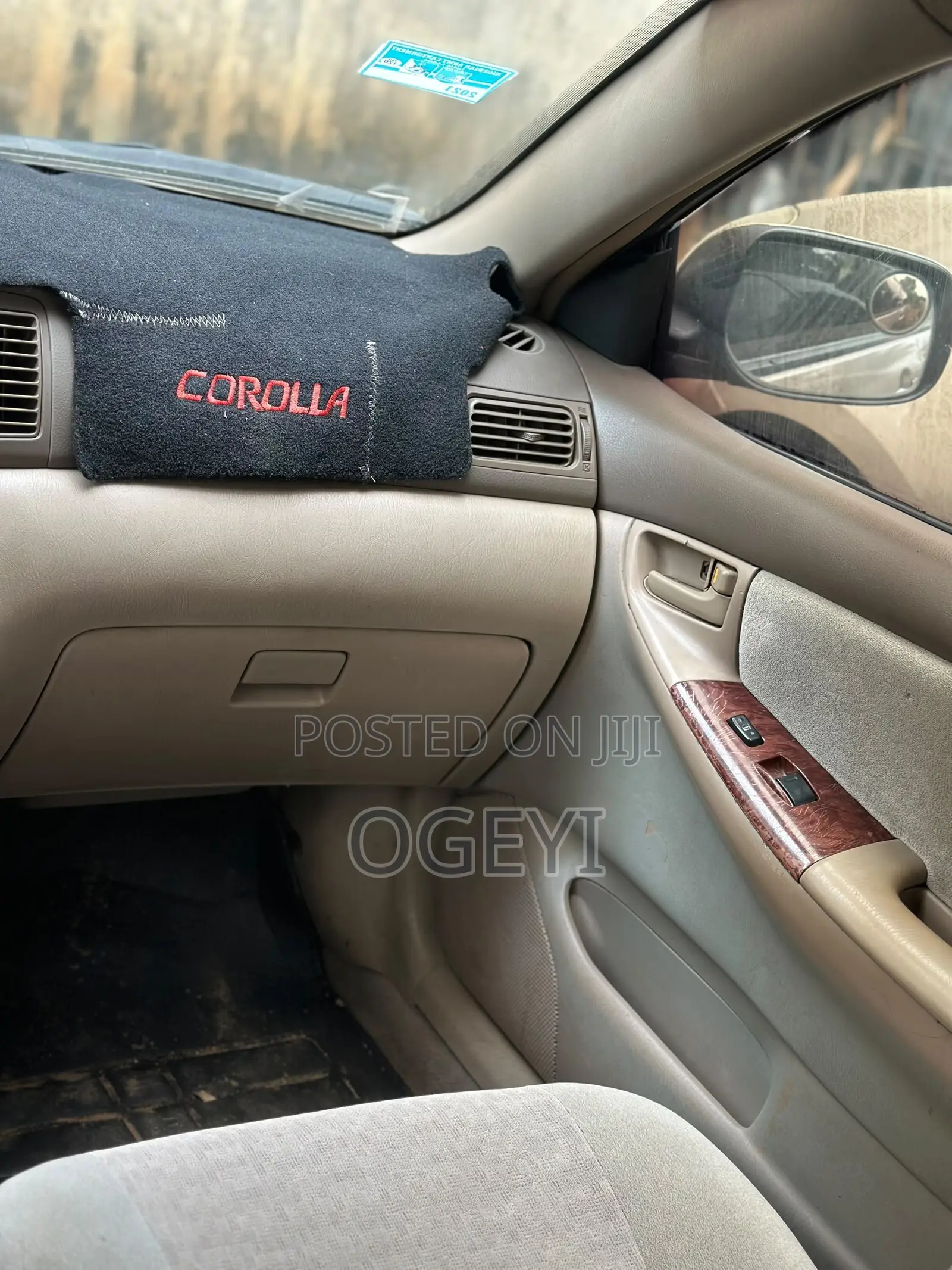 Toyota Corolla LE 2004 Gold