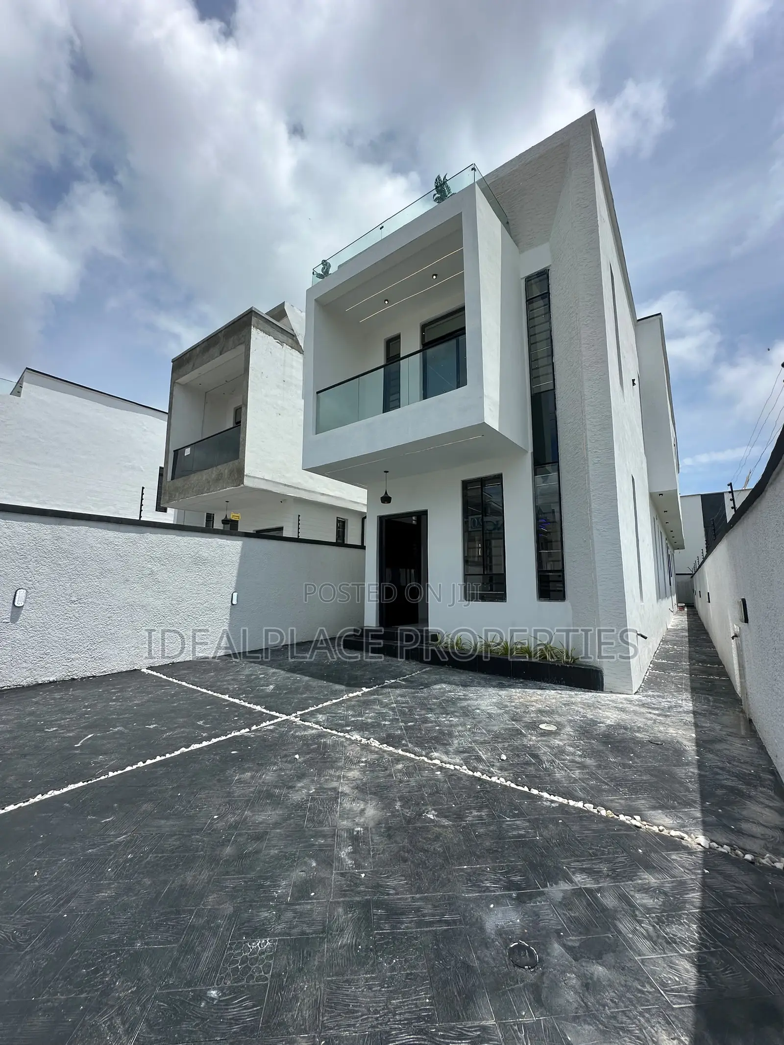5bdrm Duplex in Sangotedo for sale