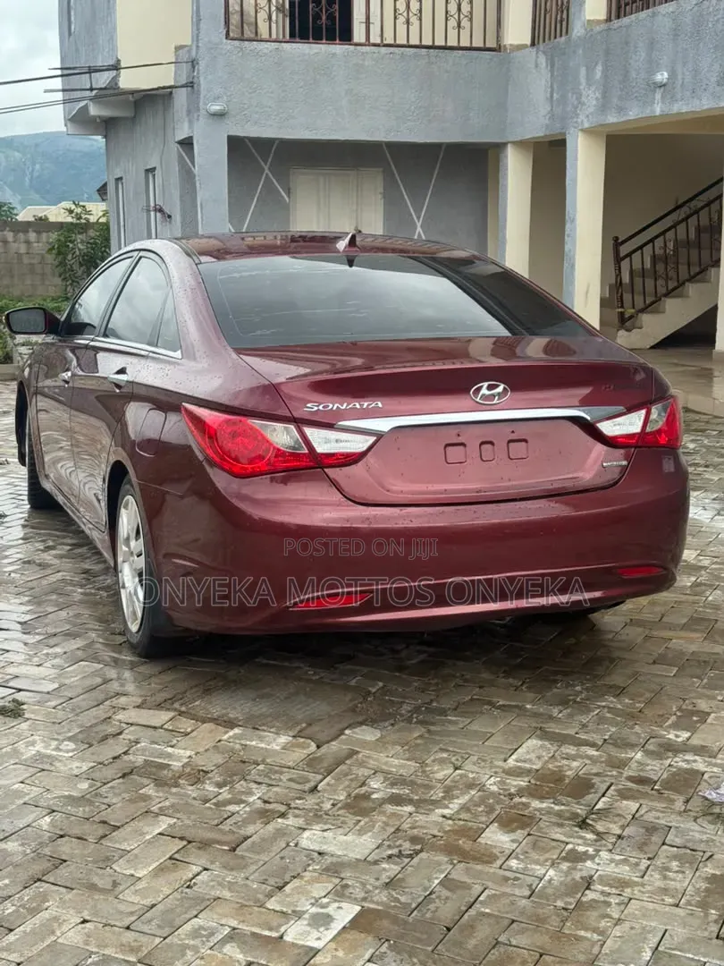 Hyundai Sonata 2011 Red