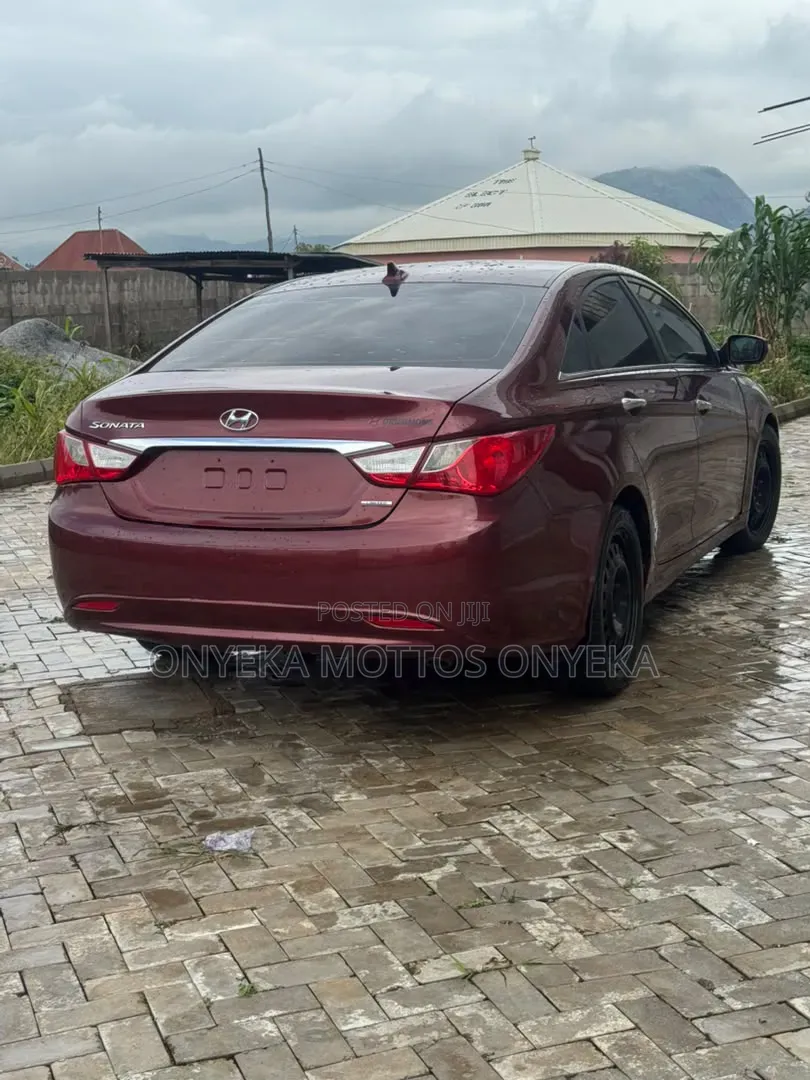 Hyundai Sonata 2011 Red