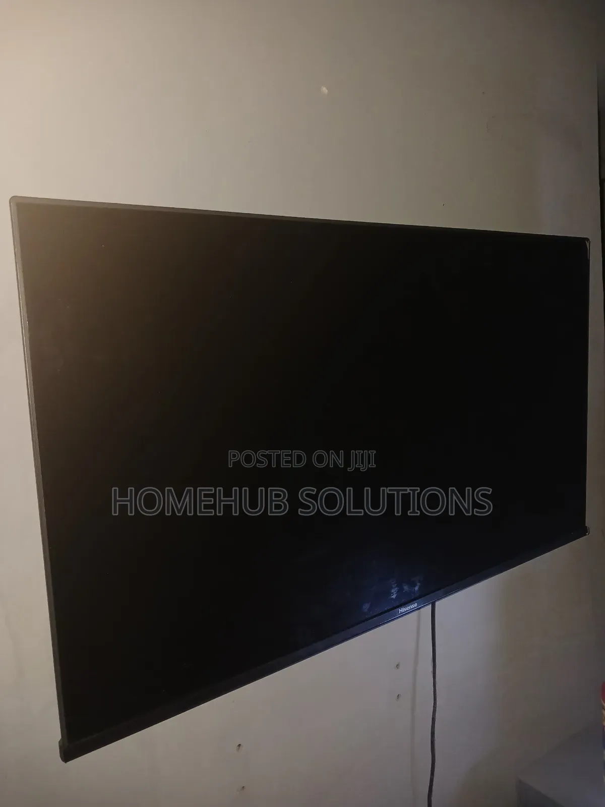 A Year Used 40 Inches Hisense Smart TV