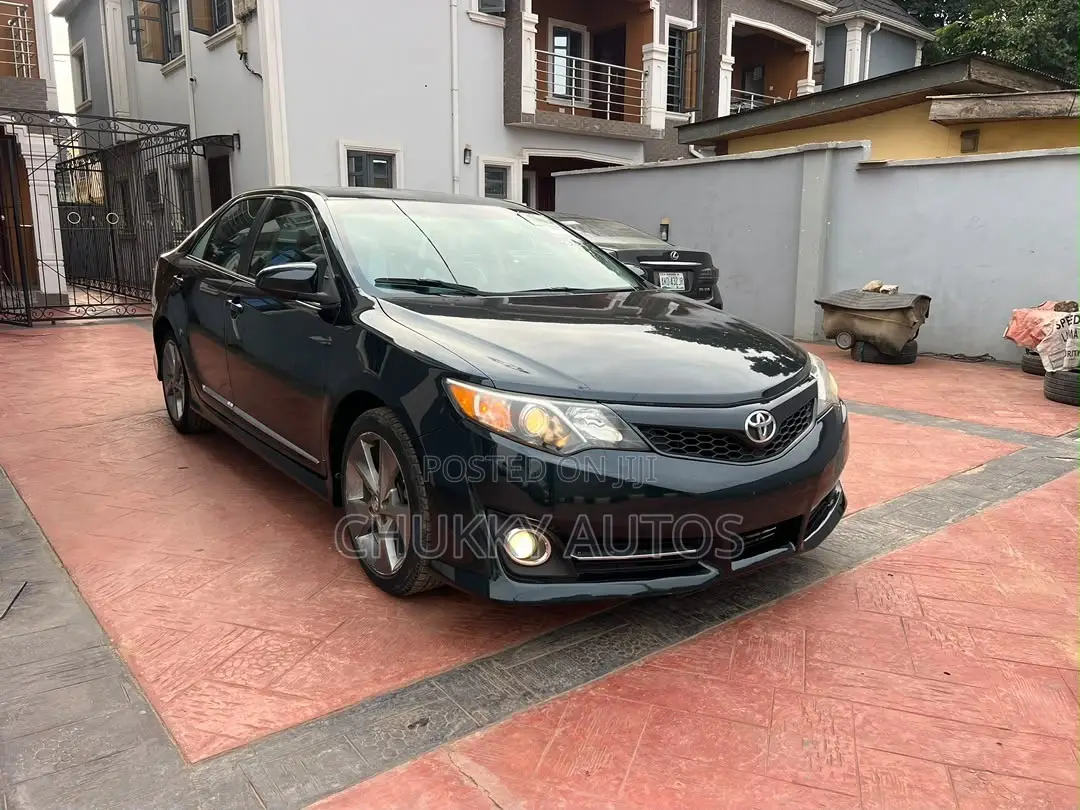 Toyota Camry SE V6 4dr Sedan (3.5L 6cyl 6A) 2012 Black