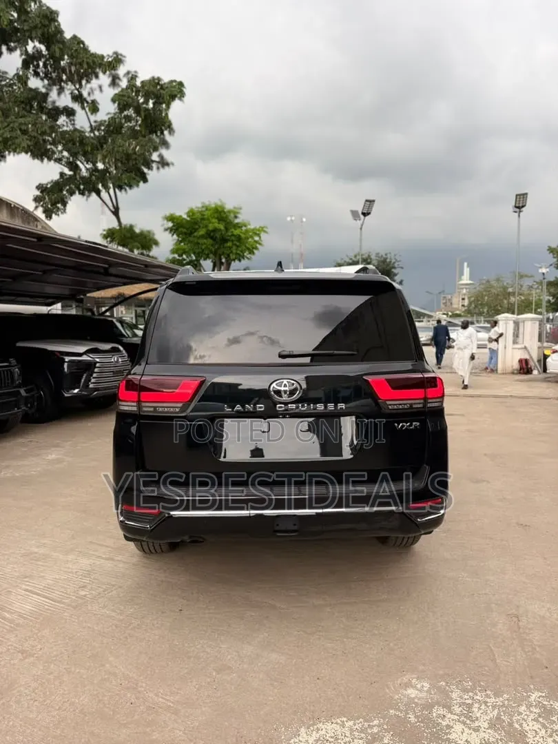 New Toyota Land Cruiser Base 4WD 2026 Black