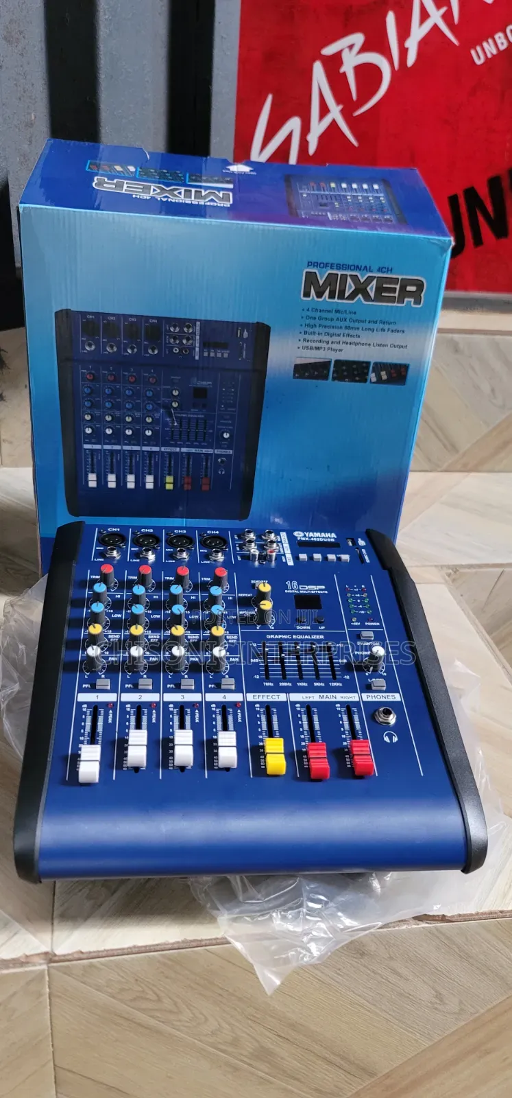 4 Channels Powered Mixer
