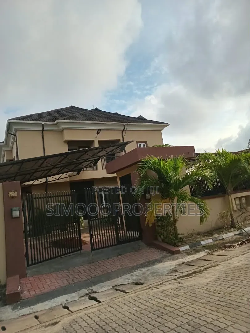 5bdrm Duplex in Mayfair, Awoyaya for sale