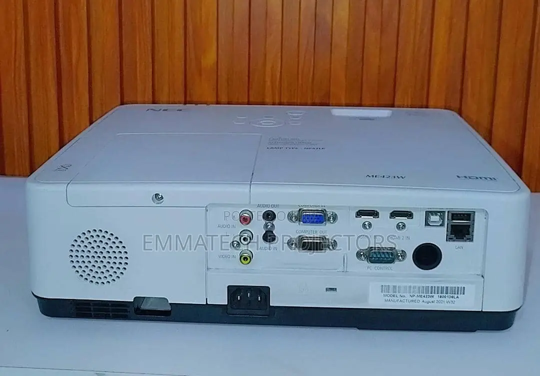 TV Projector 4200 Lumens Wxga Uk Used Home,school Offices Lagos,abuja