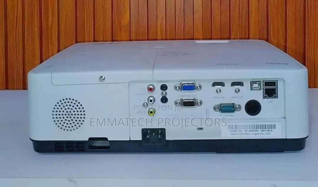 TV Projector 4200 Lumens Wxga Uk Used Home,school Offices Lagos,abuja