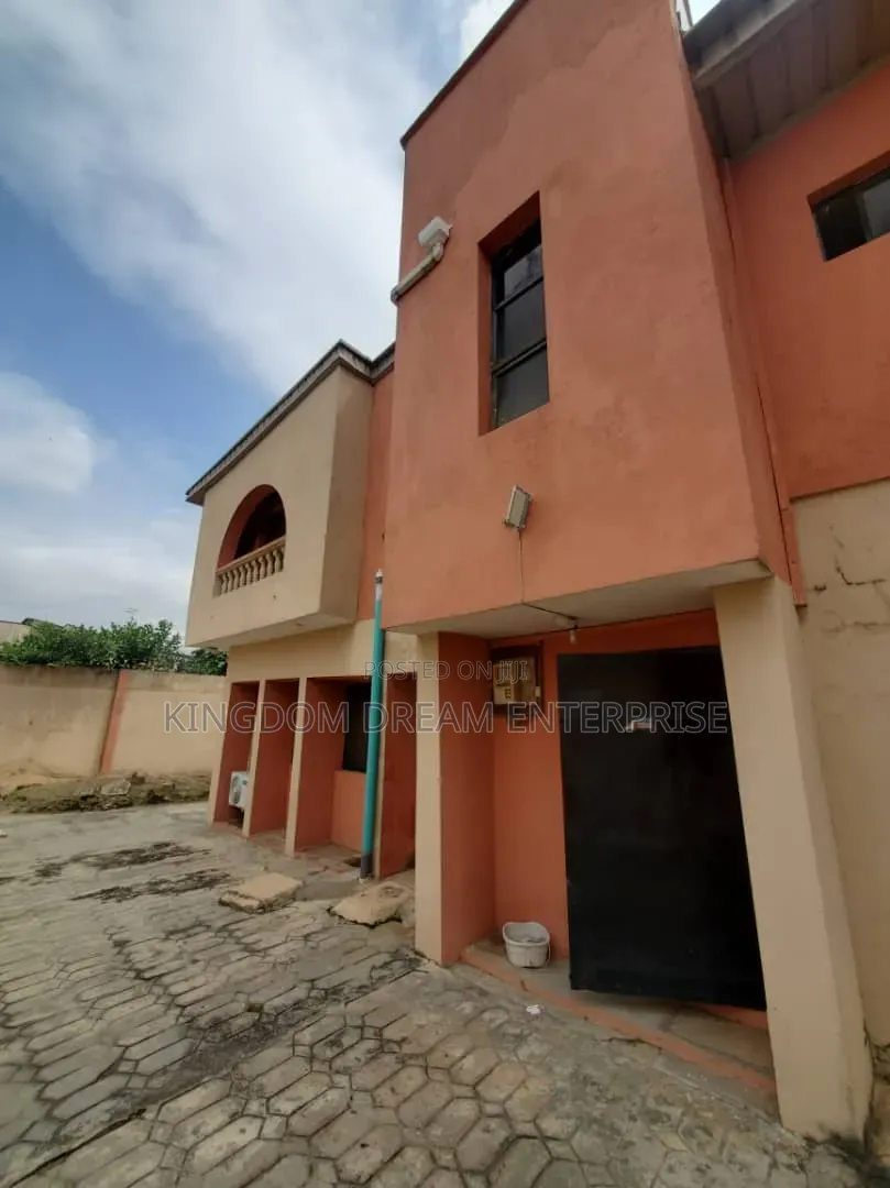 3bdrm Block of Flats in Oko Oba Abulegba for sale