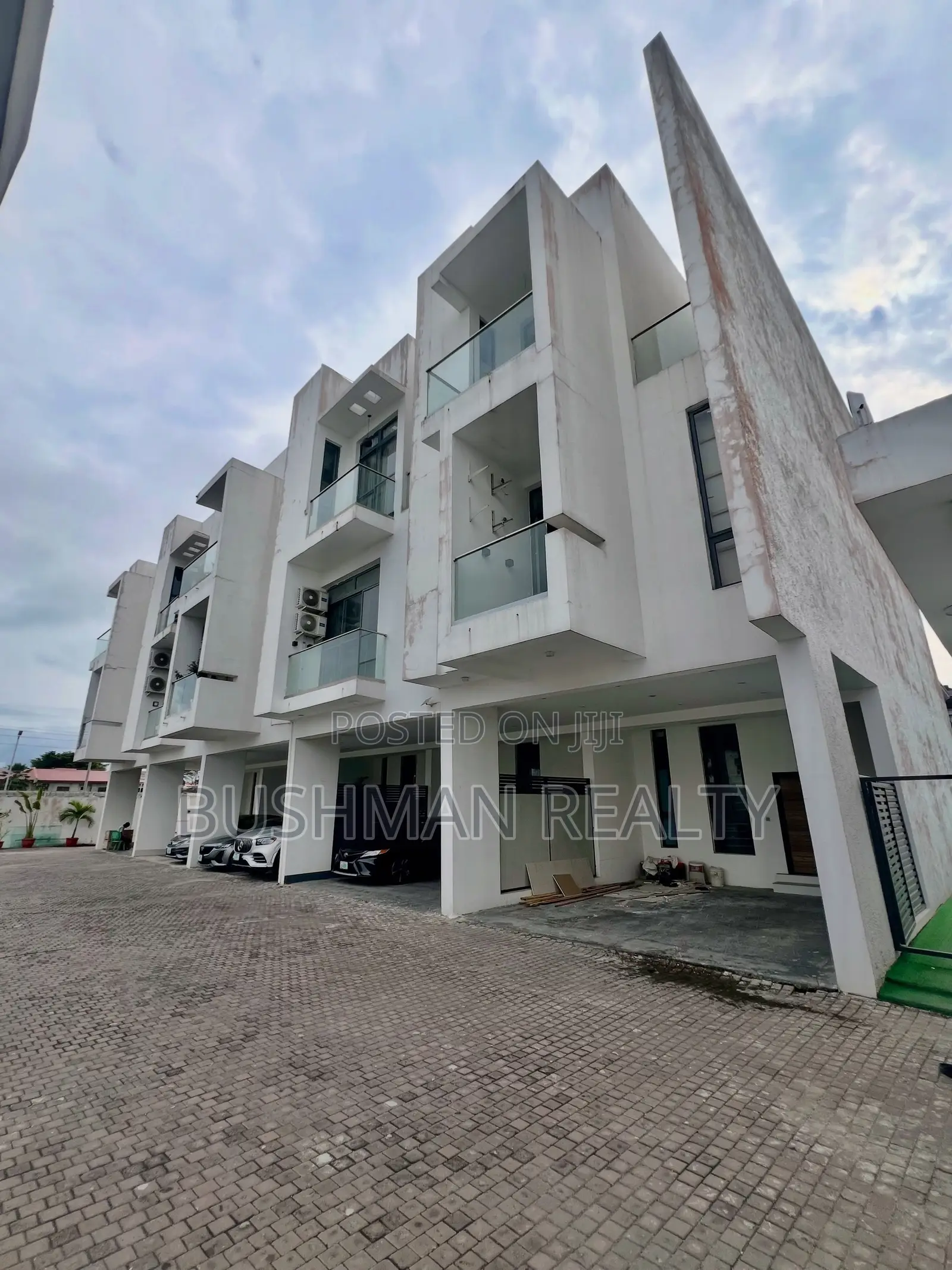 4bdrm Duplex in Lekki Phase 1 for rent