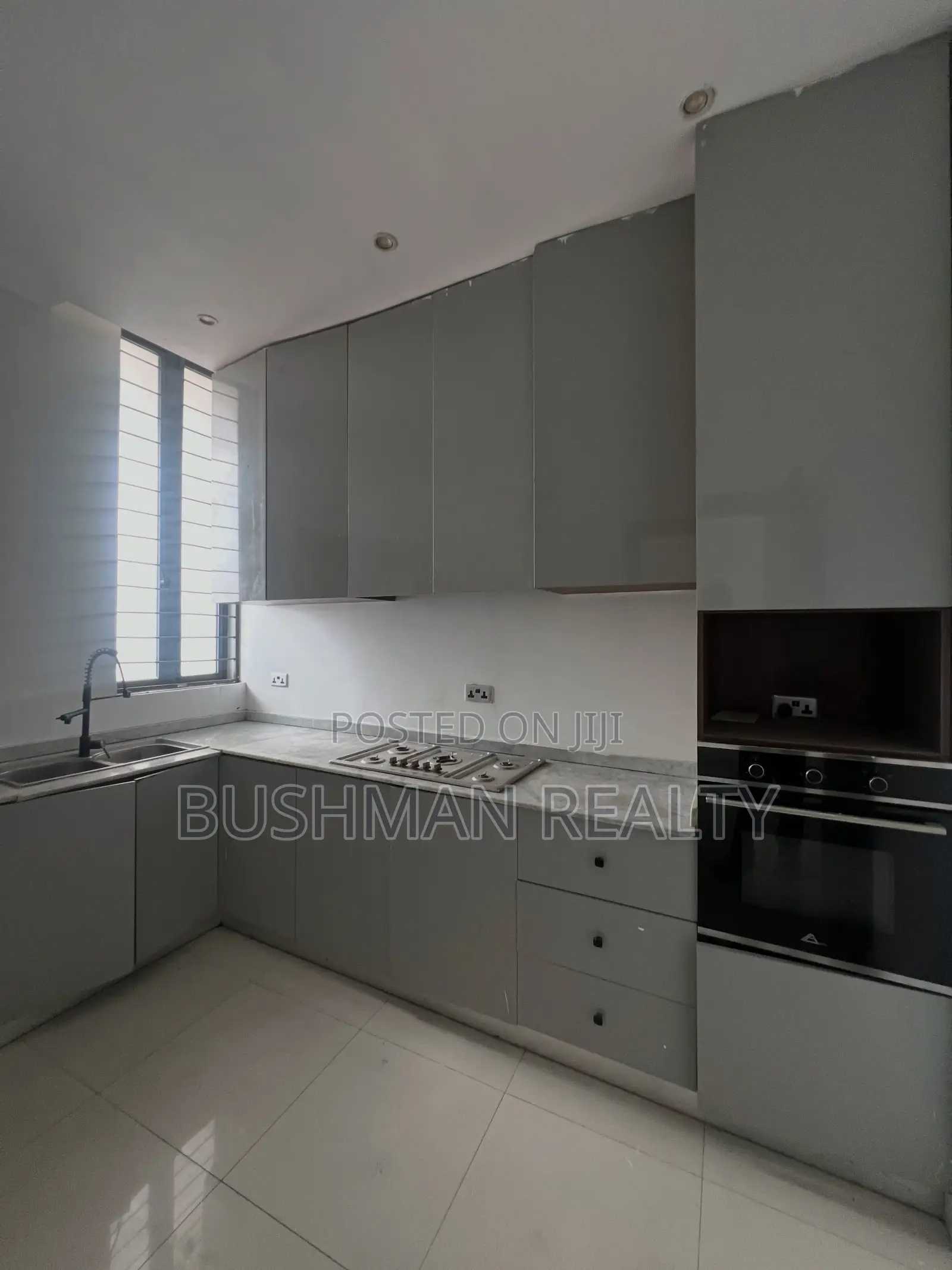 4bdrm Duplex in Lekki Phase 1 for rent