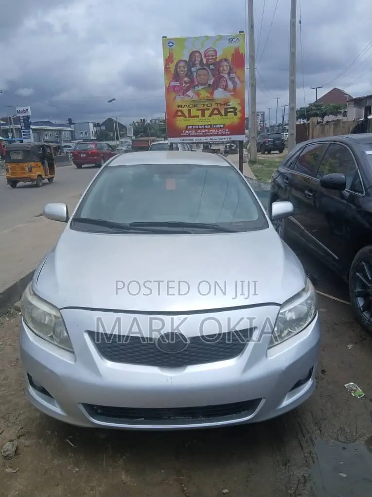 Toyota Corolla 2010 Silver