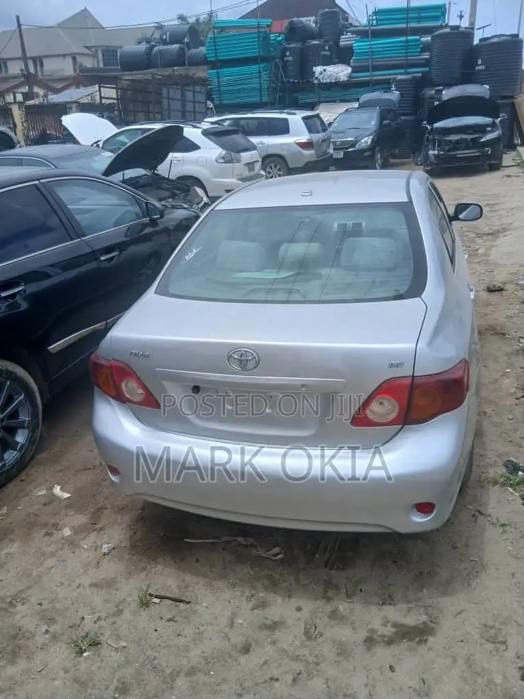 Toyota Corolla 2010 Silver