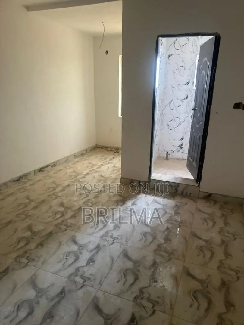 Prime Commercial Plaza in Wuse 2 for Sale