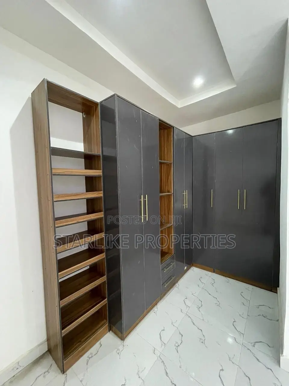 4bdrm House in Lekki Expressway for sale