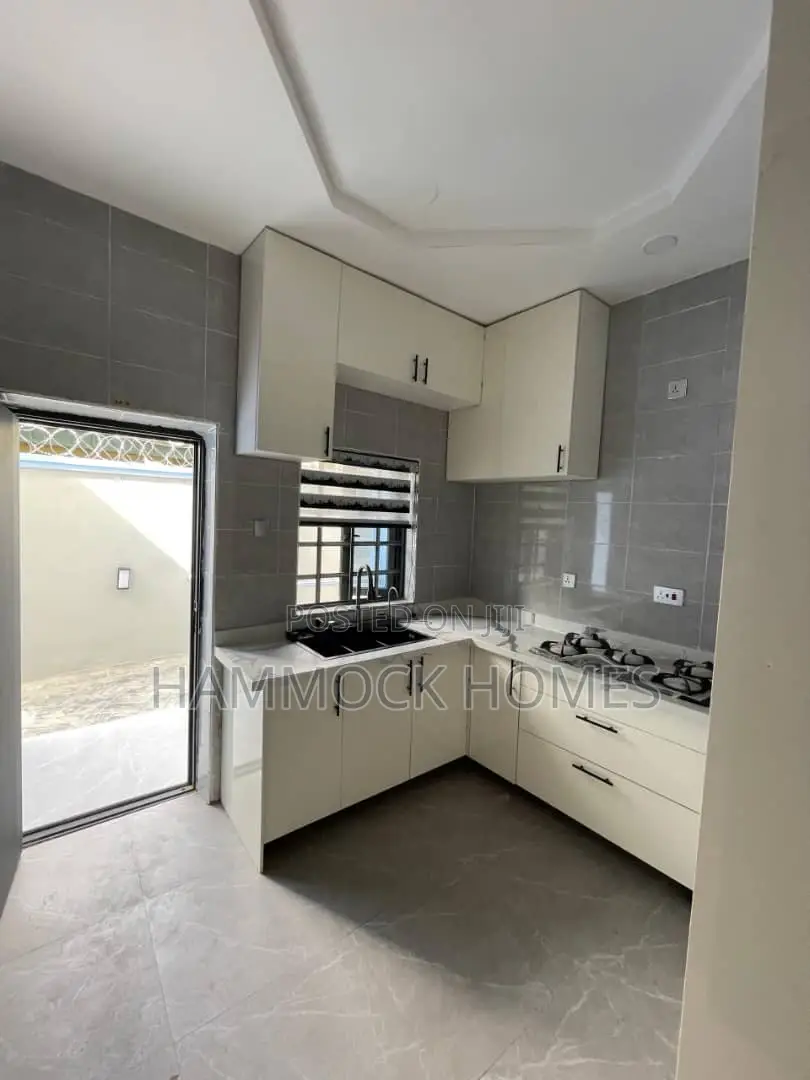 Furnished 1bdrm Room & Parlour in Richie Gardens, Rind Road for rent