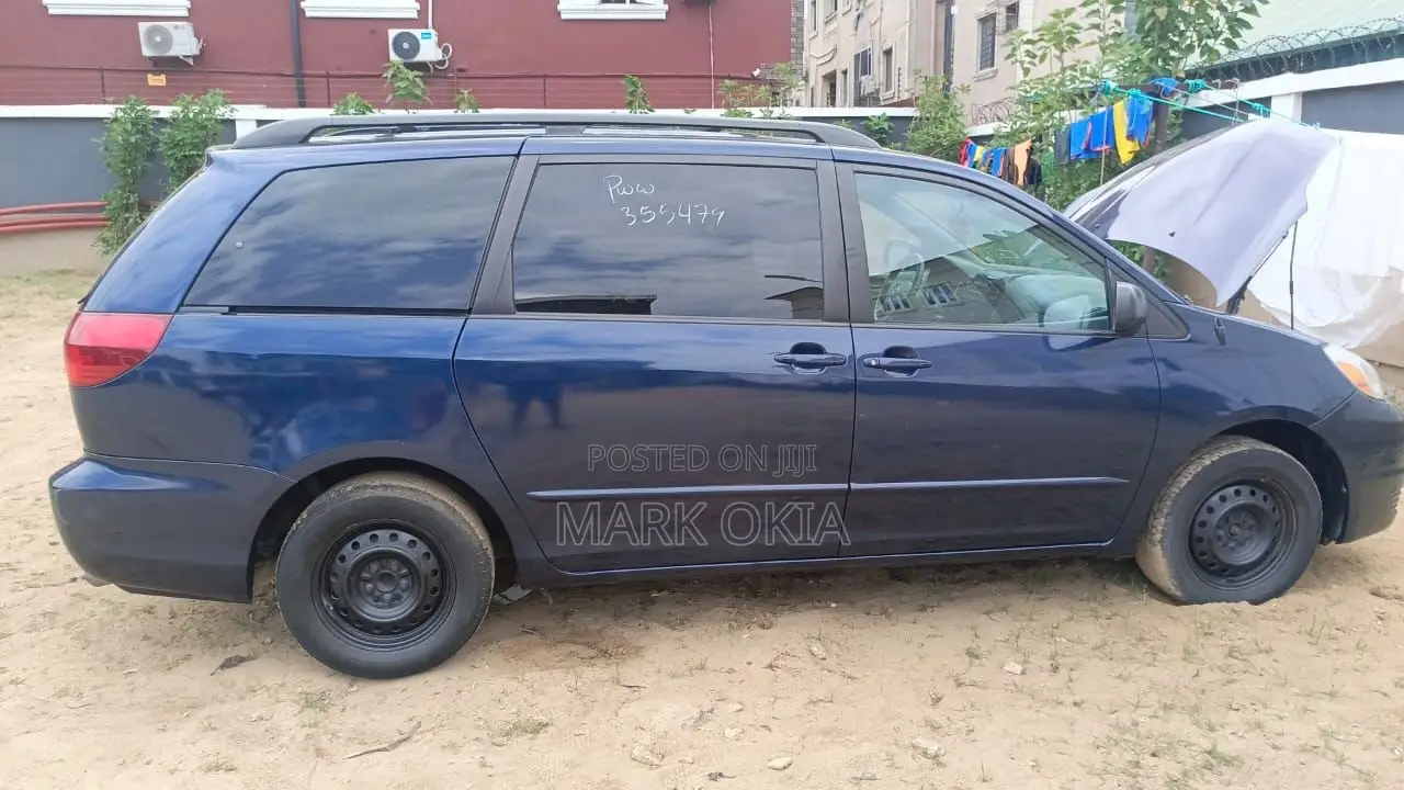 Toyota Sienna 2005 Blue
