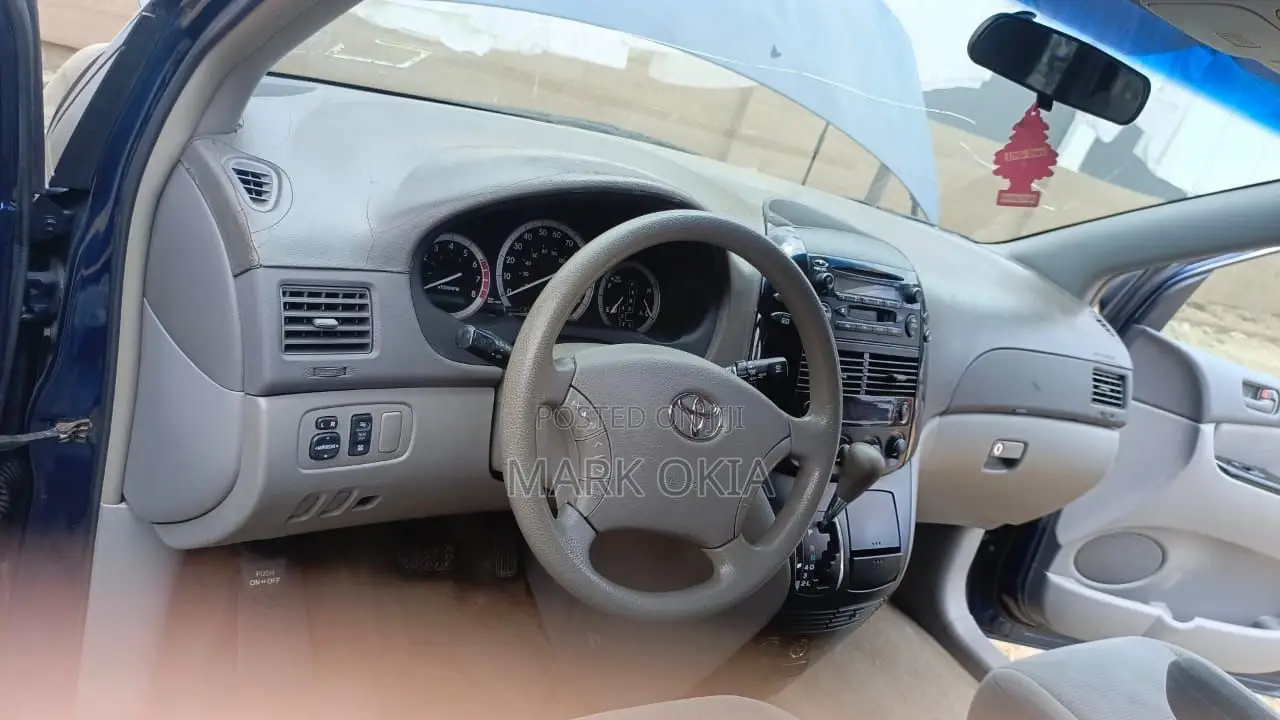 Toyota Sienna 2005 Blue