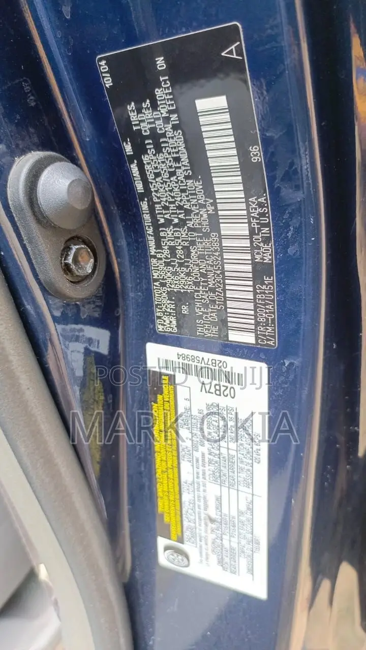 Toyota Sienna 2005 Blue
