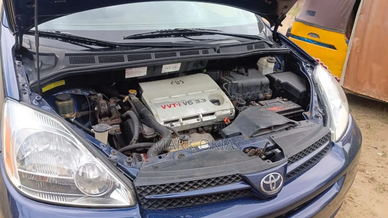 Toyota Sienna 2005 Blue