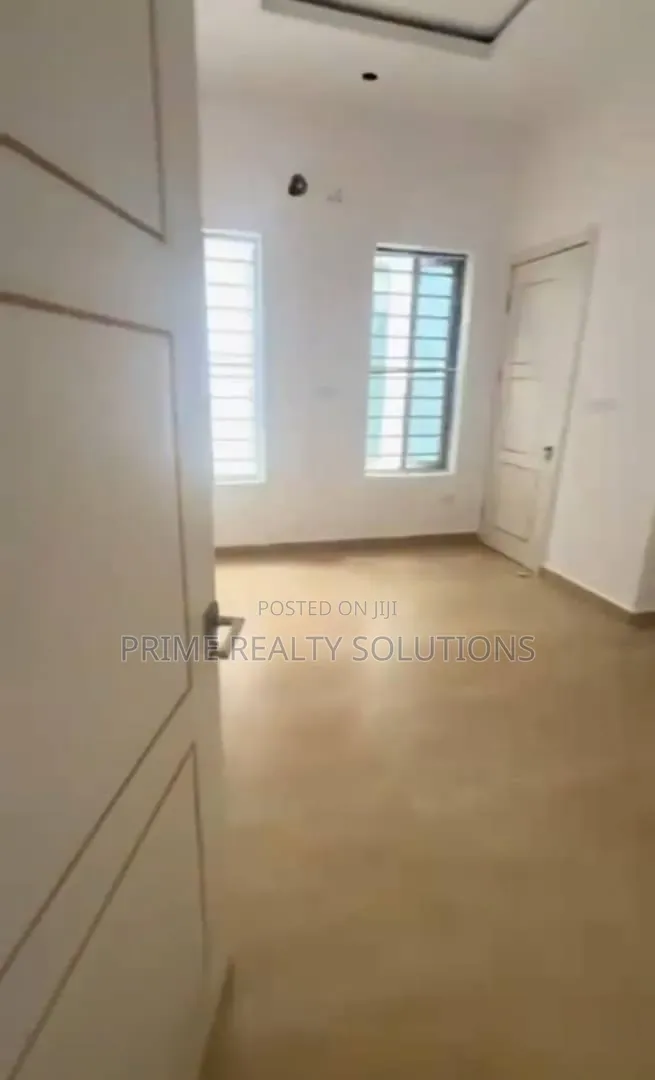 Mini Flat in Lekki Phase 1 for rent