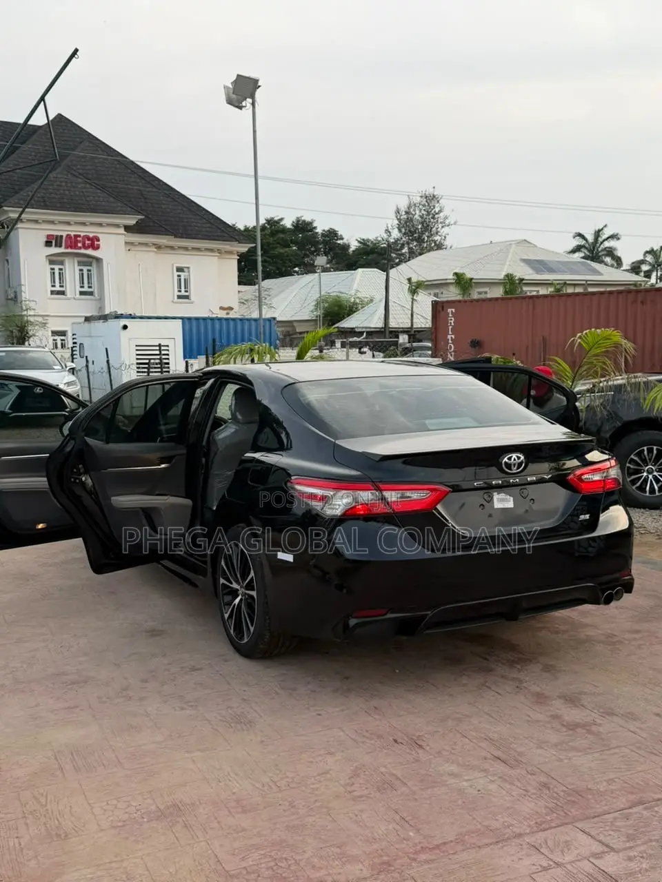 Toyota Camry SE FWD (2.5L 4cyl 8AM) 2018 Black