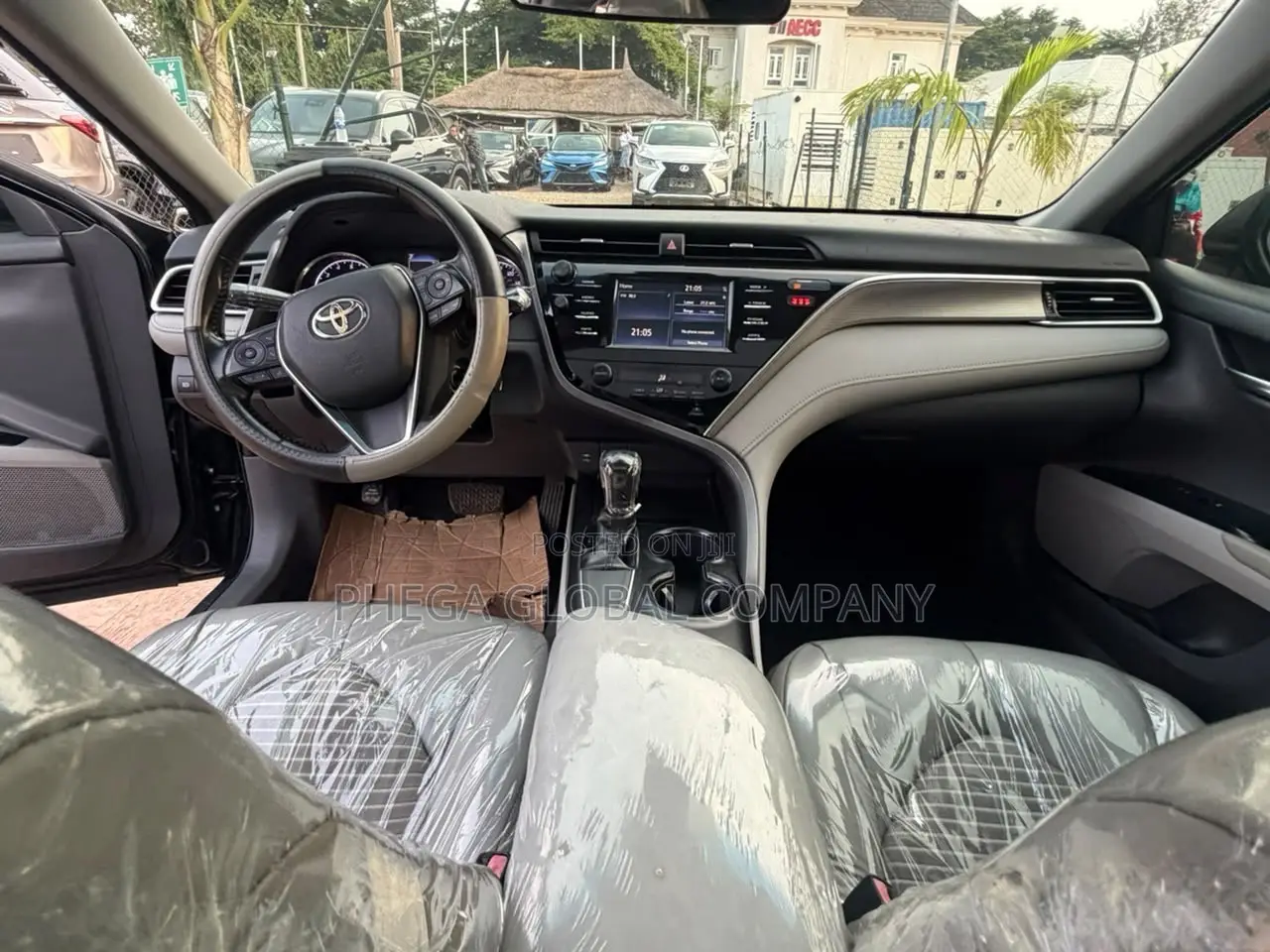 Toyota Camry SE FWD (2.5L 4cyl 8AM) 2018 Black