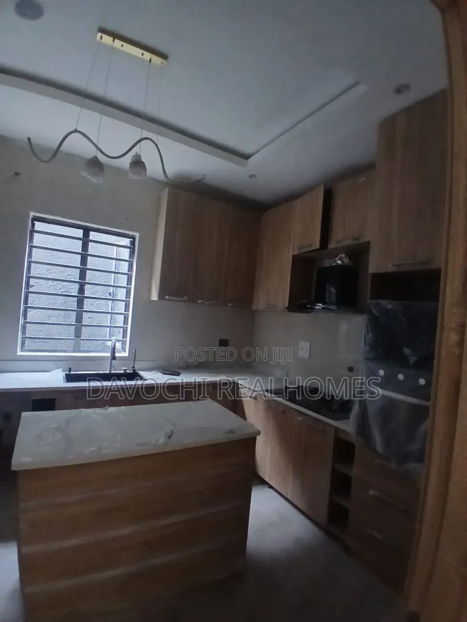 4bdrm Duplex in Chevron for sale