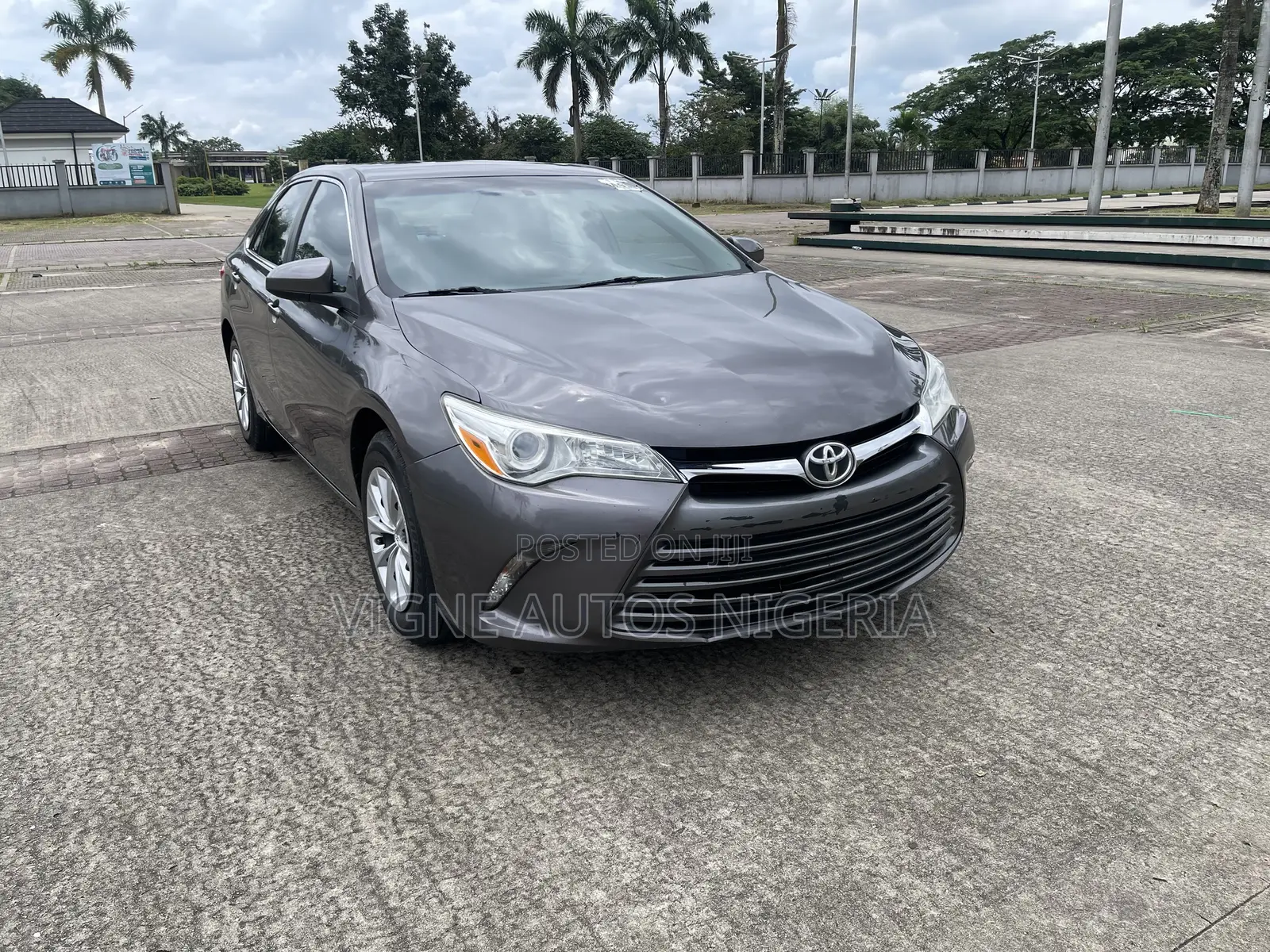 Toyota Camry LE 4dr Sedan (2.5L 4cyl 6A) 2016 Brown