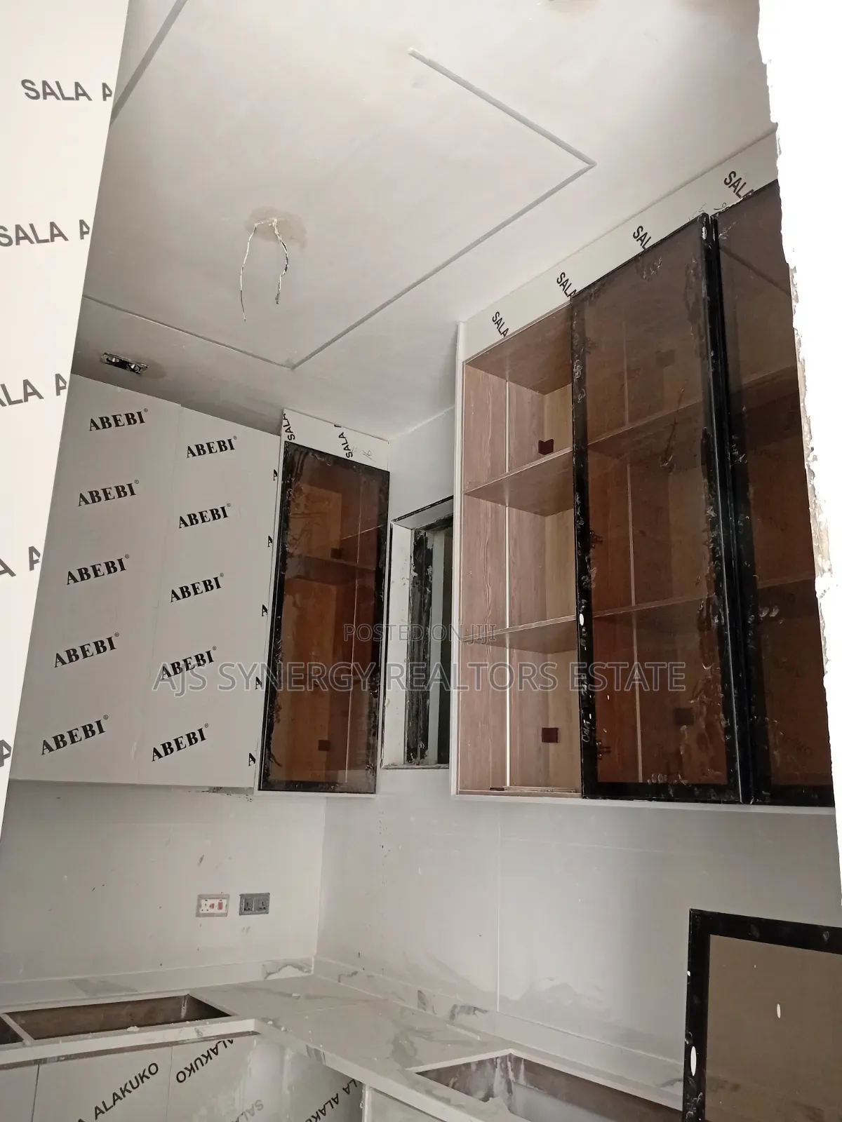 2bdrm Apartment in Lekki Phase 1 for sale