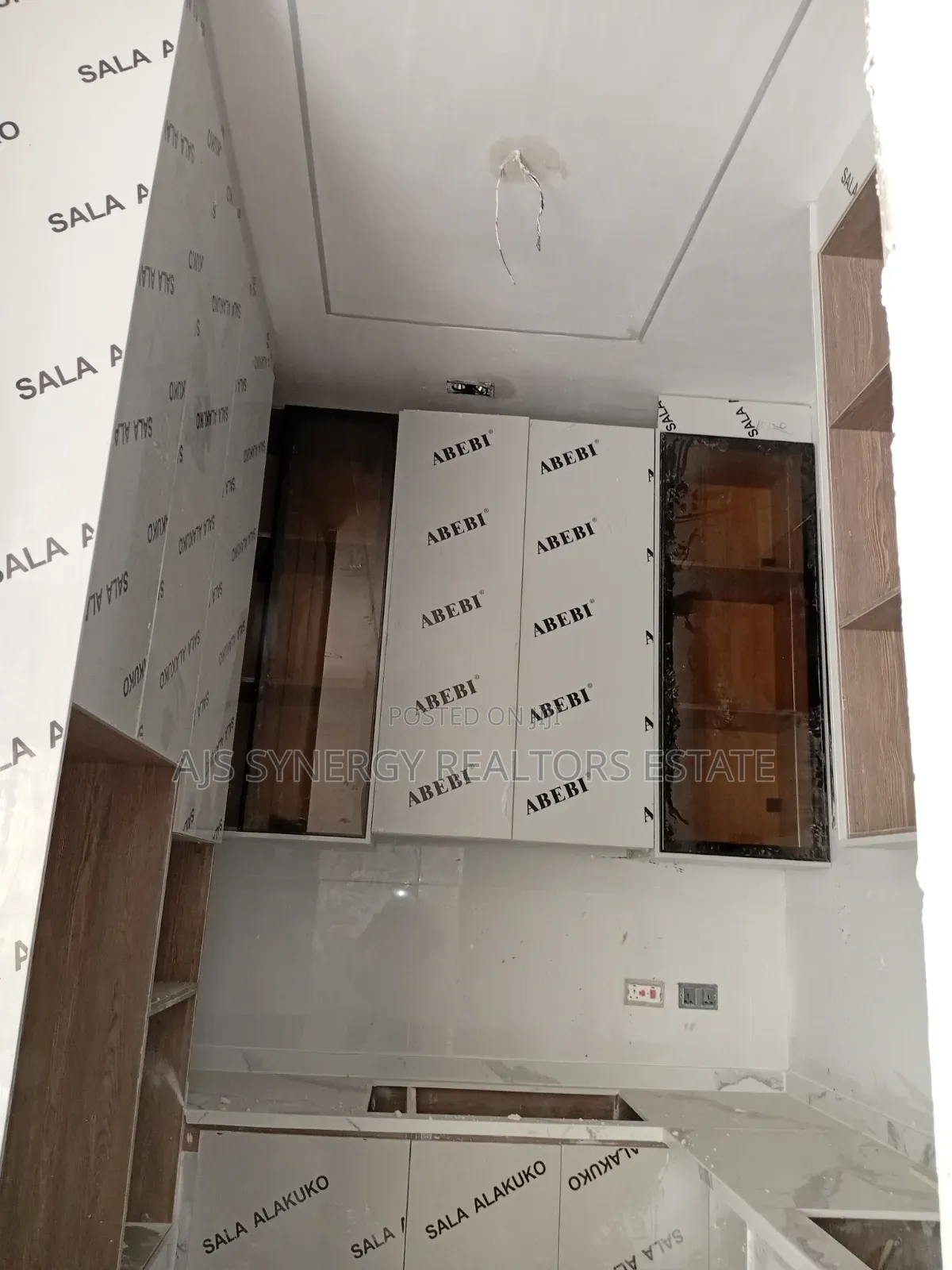 2bdrm Apartment in Lekki Phase 1 for sale