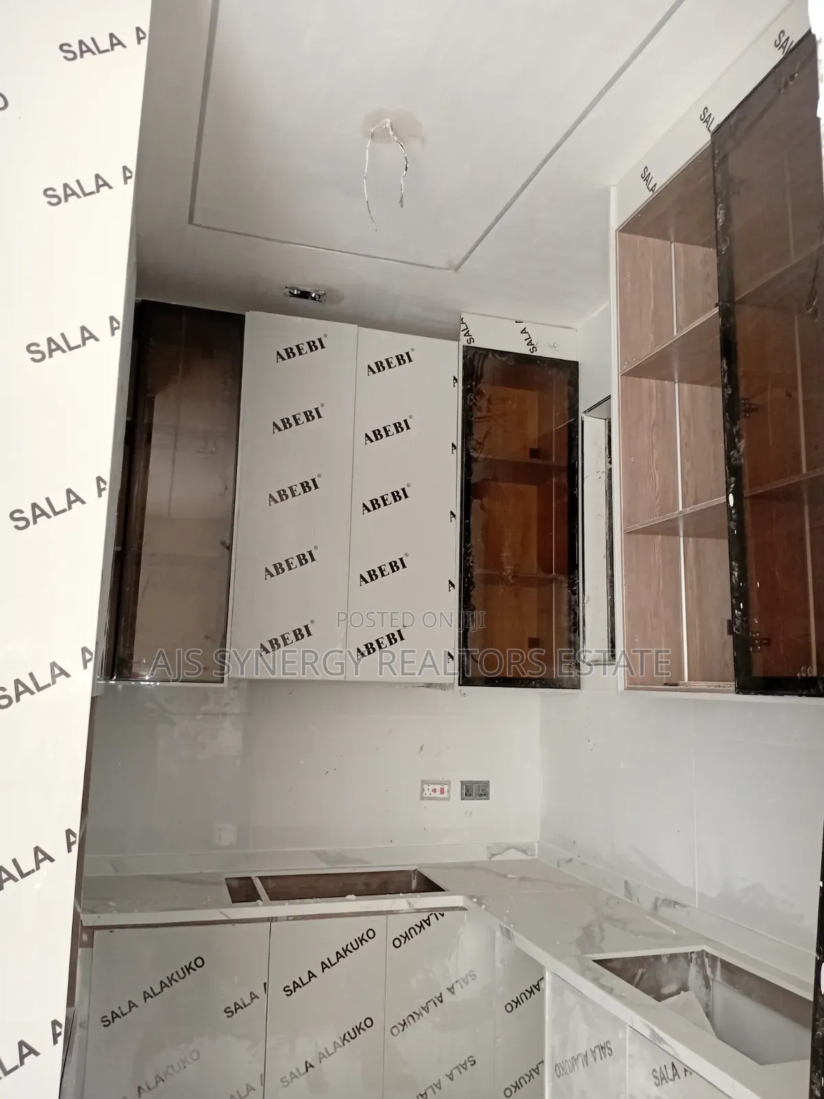 2bdrm Apartment in Lekki Phase 1 for sale