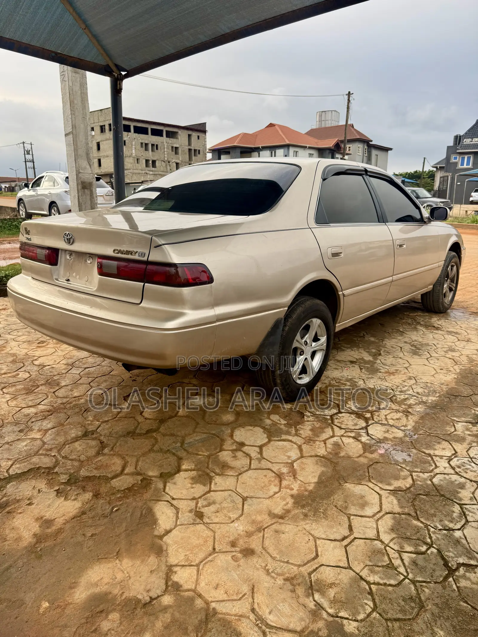 Toyota Camry LE 4dr Sedan (2.2L 4cyl 4A) 2000 Gold