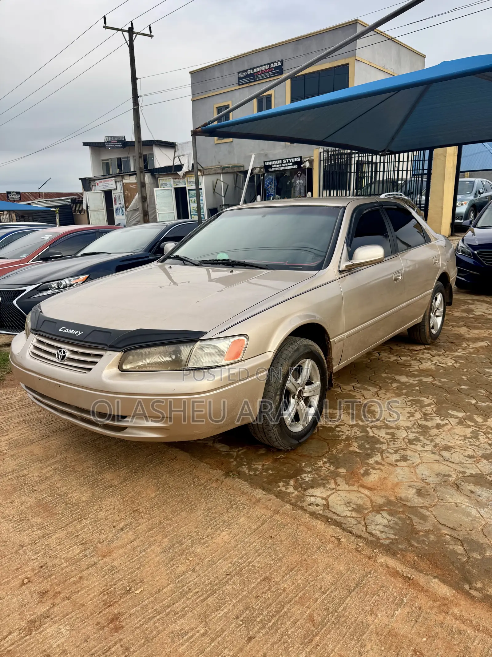Toyota Camry LE 4dr Sedan (2.2L 4cyl 4A) 2000 Gold