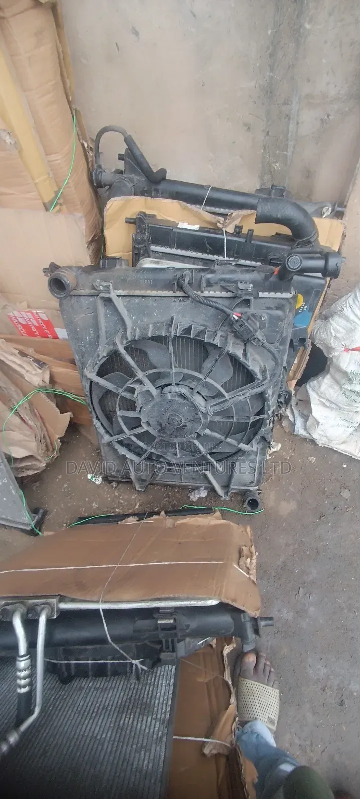 This Hyundai Elantra 2009 Complete Radiator Fan and Condenser