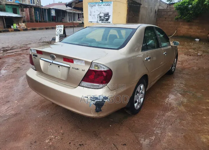 Toyota Camry 2005 Gold