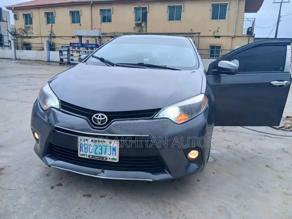 Toyota Corolla LE 4dr Sedan (1.8L 4cyl CVT) 2015 Gray