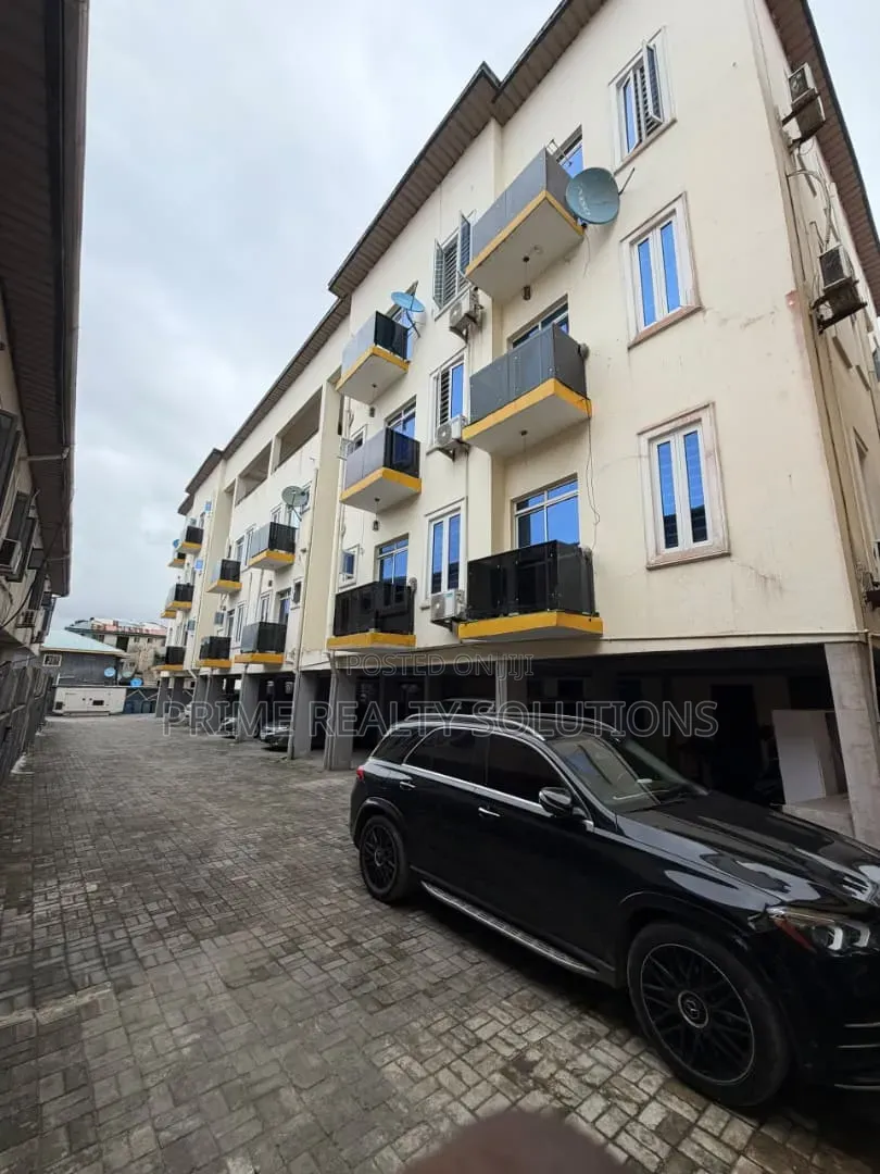 Mini Flat in Lekki Phase 1 for rent