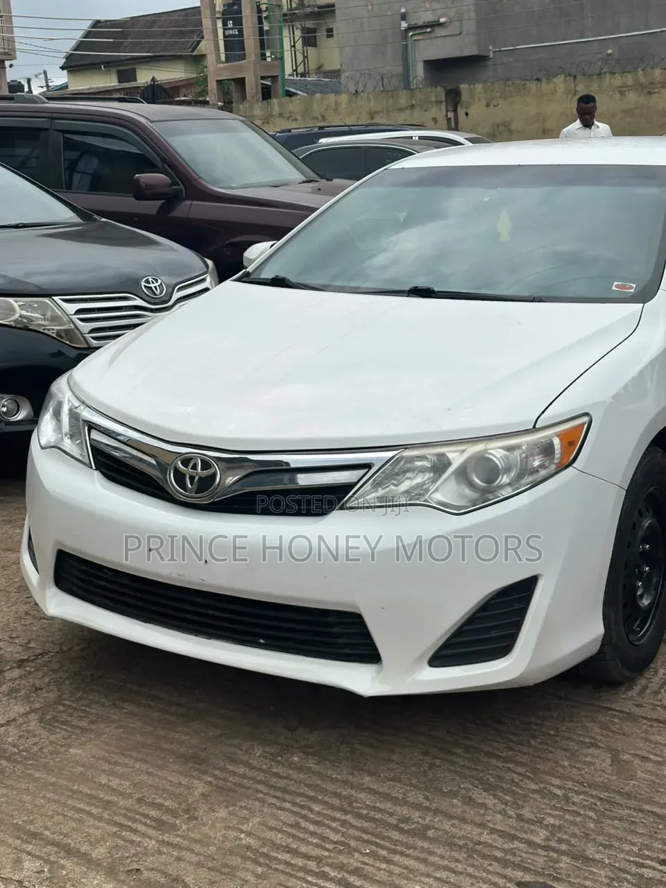 Toyota Camry LE 4dr Sedan (2.5L 4cyl 6A) 2012 White