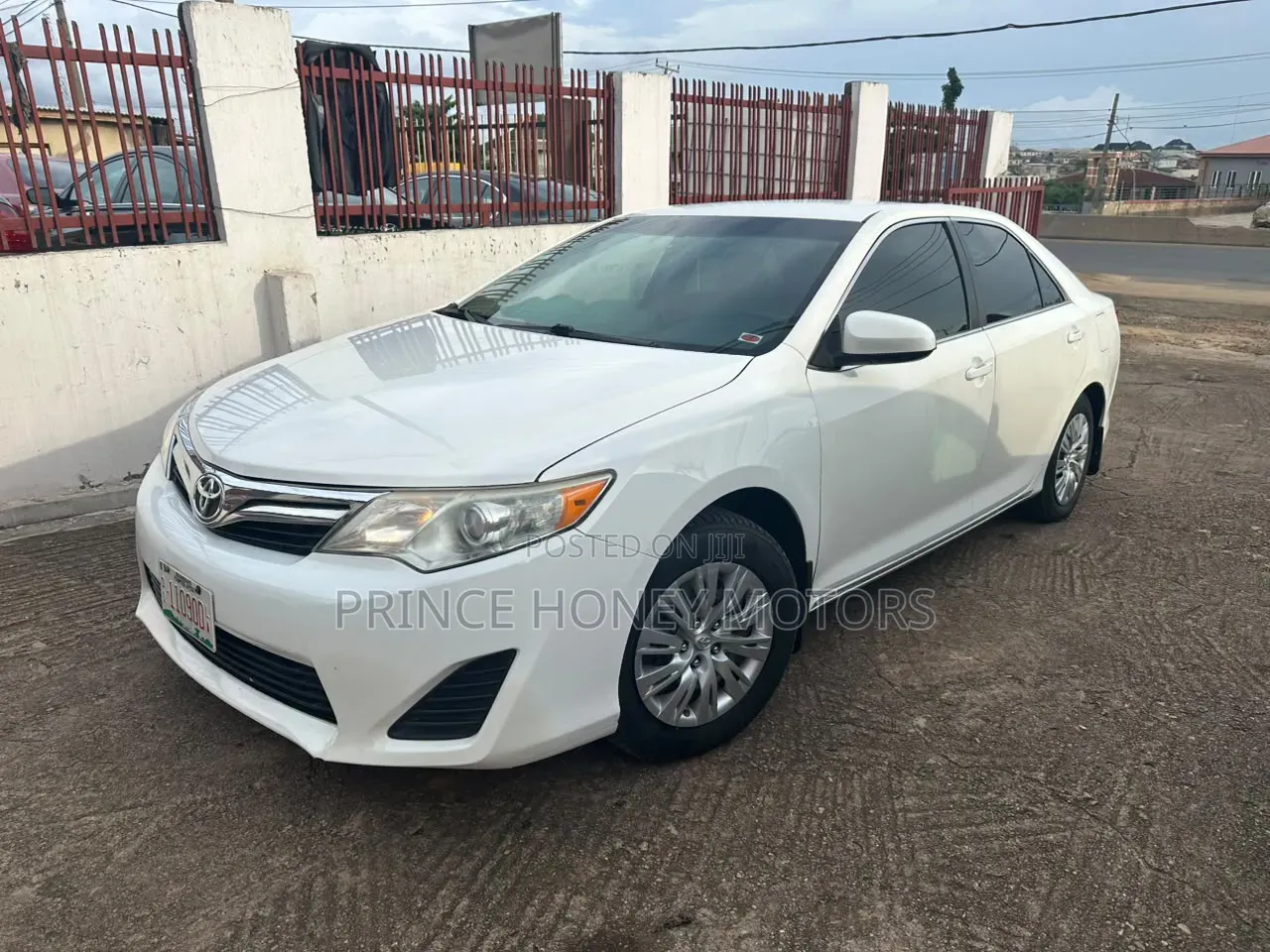 Toyota Camry LE 4dr Sedan (2.5L 4cyl 6A) 2012 White