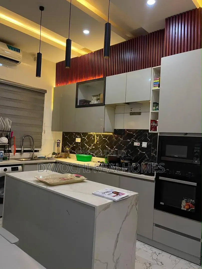 4bdrm Duplex in Chevron for sale