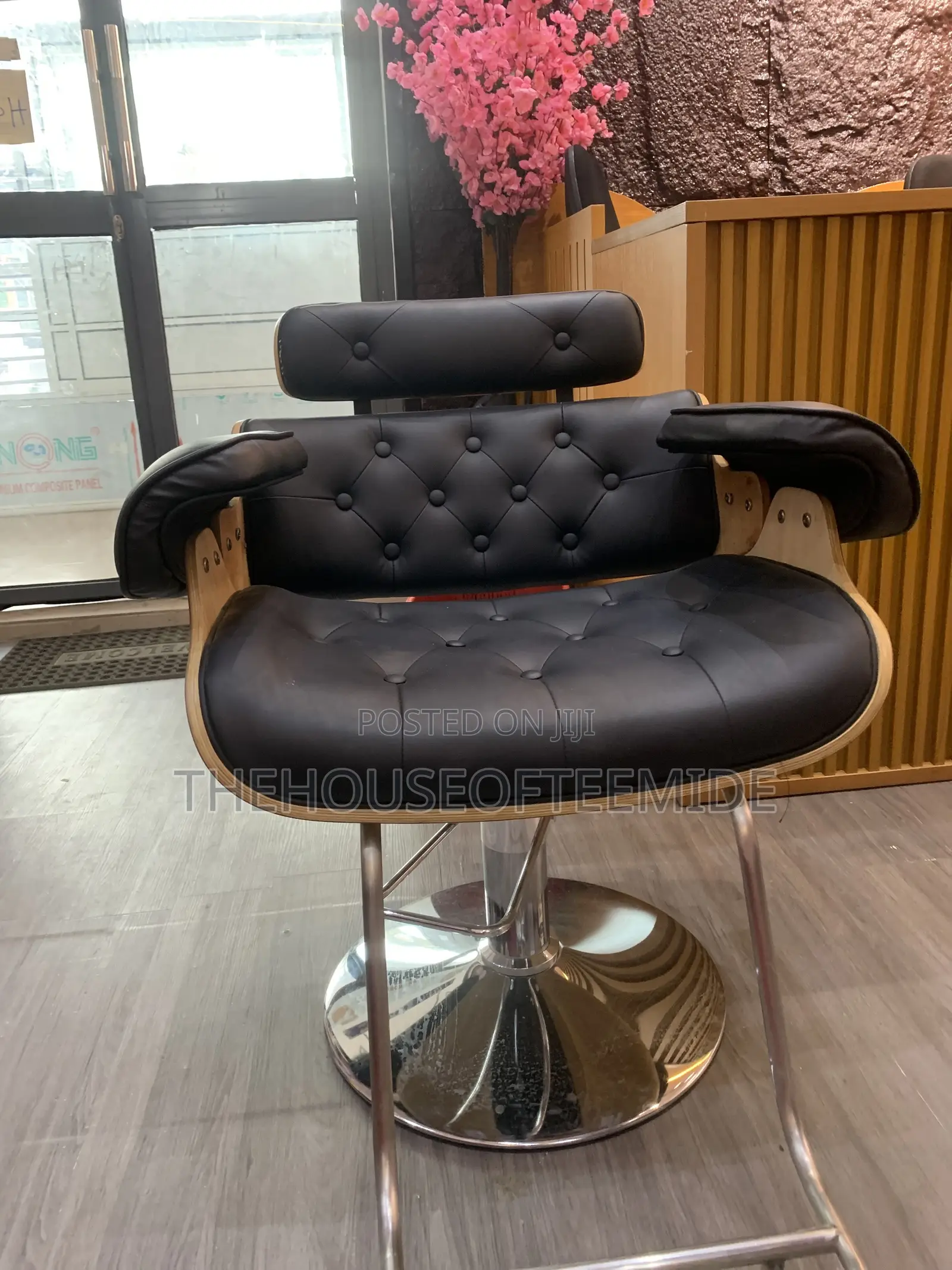 Saloon Chair
